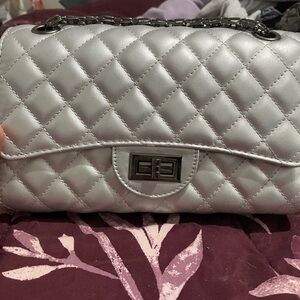 Elegant Silver Quilted Chain Bag